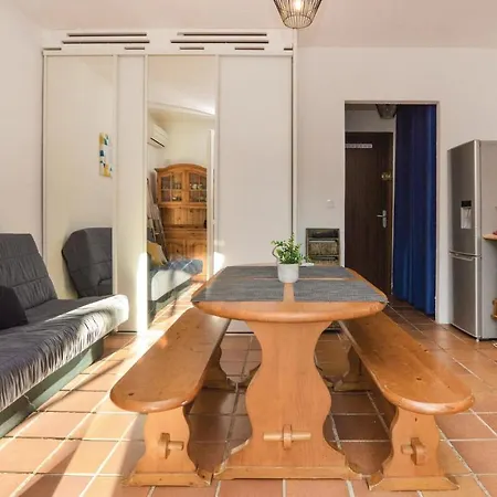 Stunning In Borgo With 1 Bedrooms And Wifi Hébergement de vacances